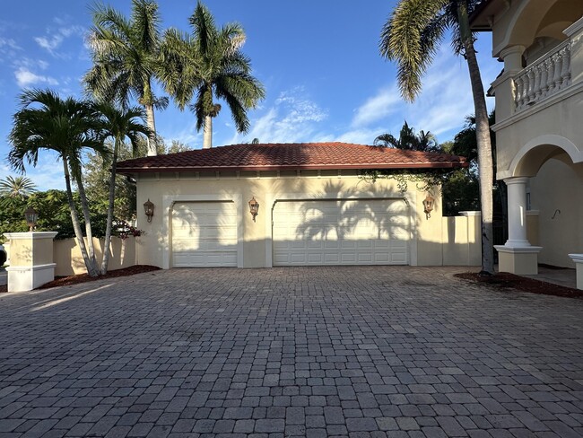 Building Photo - 476 SW Squire Johns Ln