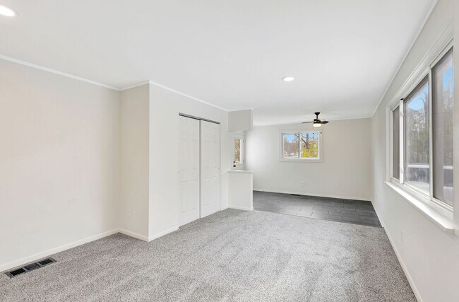 Building Photo - 6985 Beechmont Ave