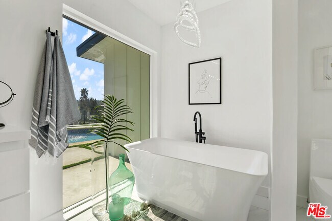 Building Photo - 4670 Brewster Dr