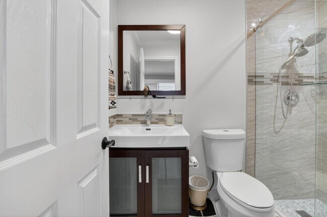 Building Photo - 102 Waterford D