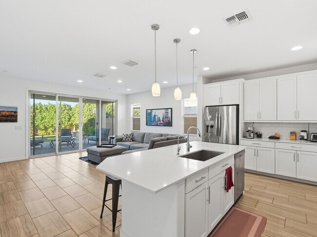 Building Photo - 9712 E Twinkle Ave