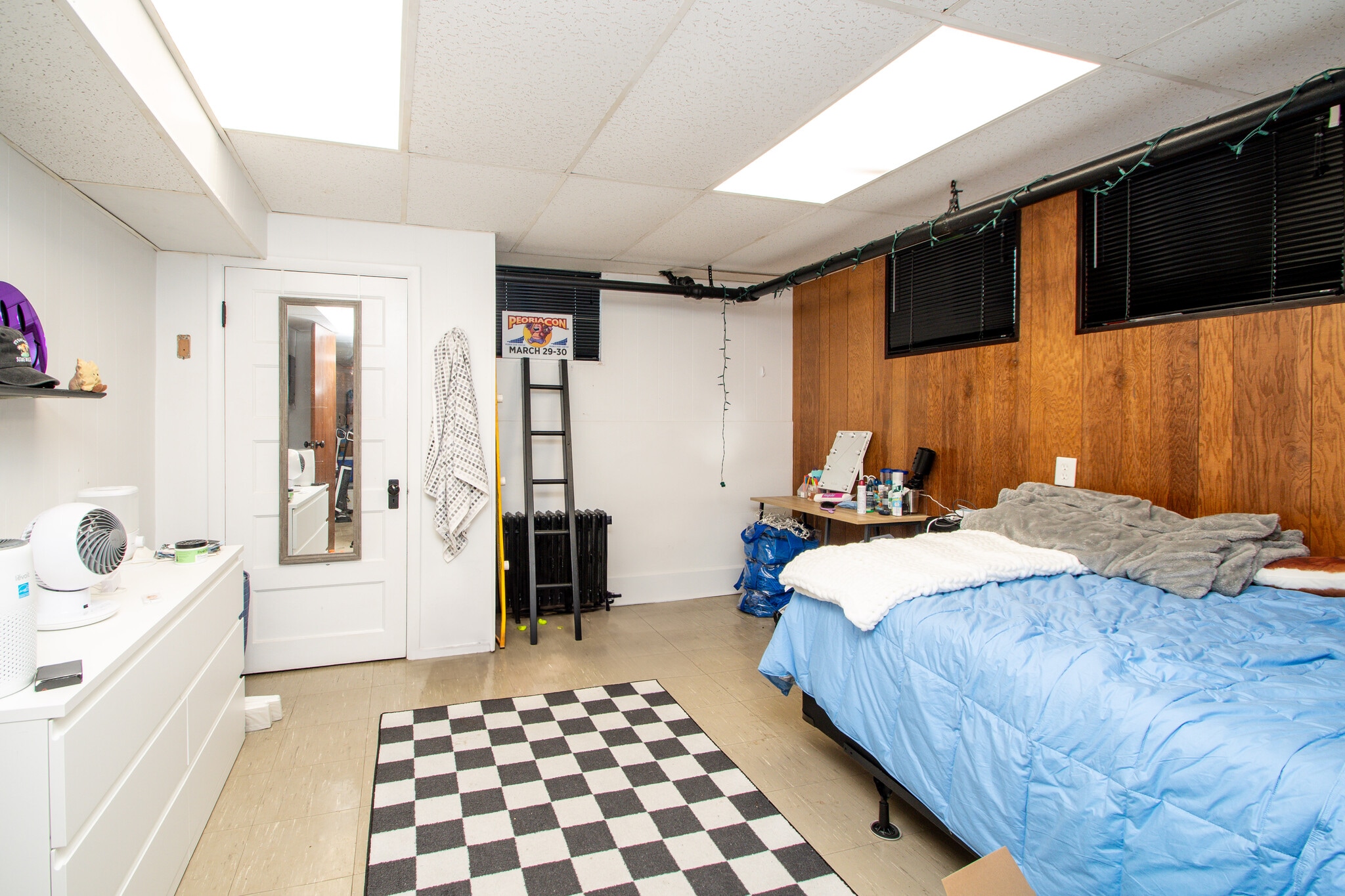 Building Photo - 1411 W Barker Ave