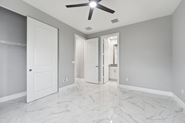 Building Photo - 6391 High Pointe Cir