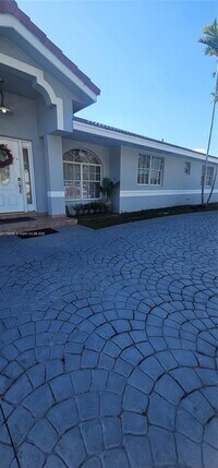 Building Photo - 2840 SW 137th Ave