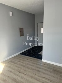 Building Photo - 952 S Floyd St