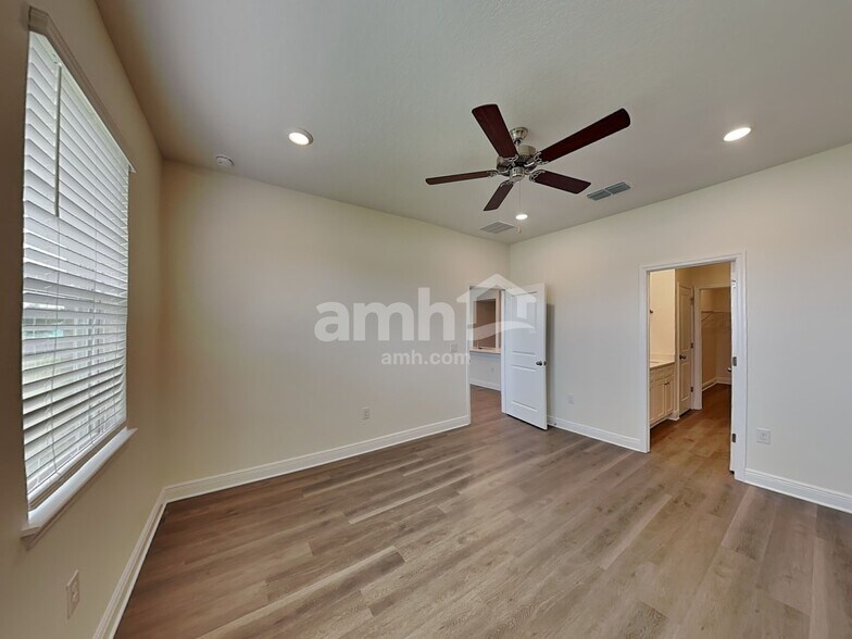 Building Photo - 3724 Ctr Cv Ln