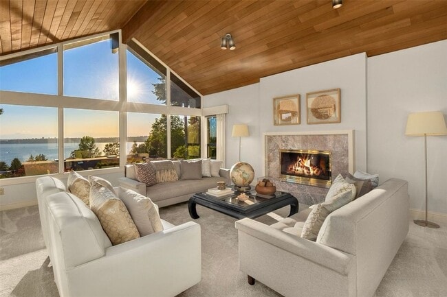 Building Photo - Kirkland View Home