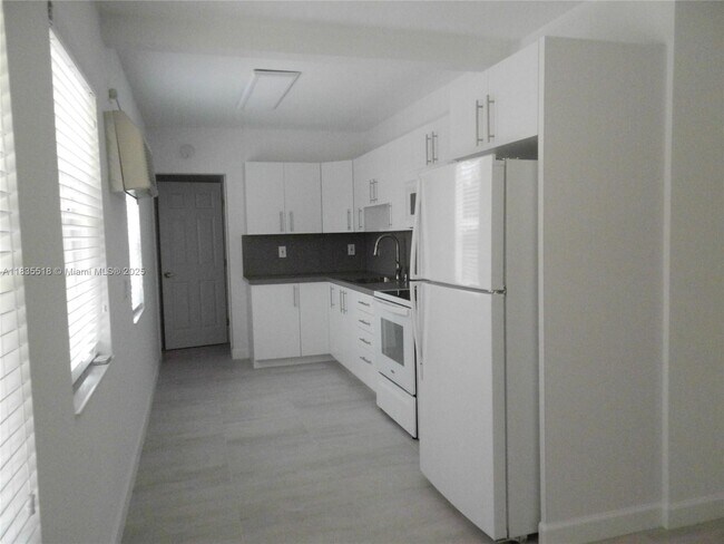 Building Photo - 1738 Rodman St