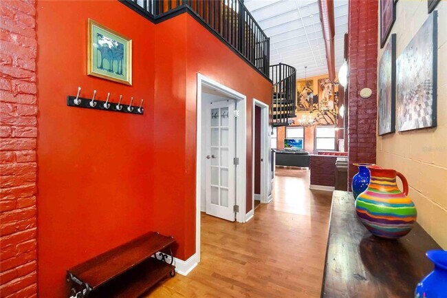 Building Photo - 62 W Colonial Dr