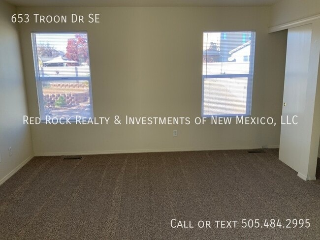 Building Photo - 653 Troon Dr SE