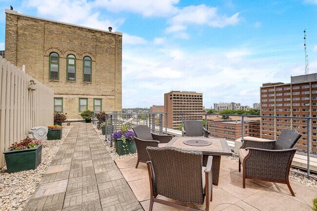 Building Photo - 270 E Highland Ave