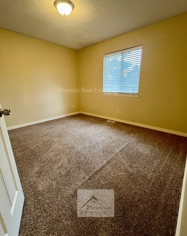 Building Photo - 75 Rising Sun Terrace