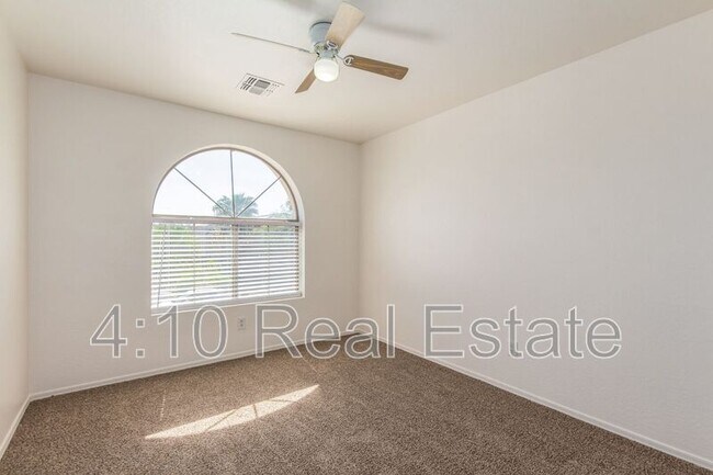 Building Photo - 2320 W Allens Peak Dr