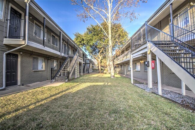 Building Photo - 5656 Live Oak St
