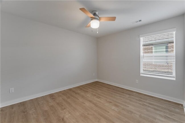 Building Photo - 4695 W Aurora St