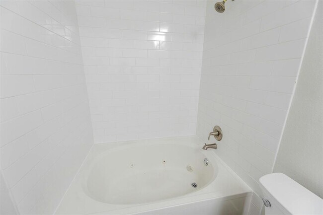 Building Photo - 705 Catumet Dr