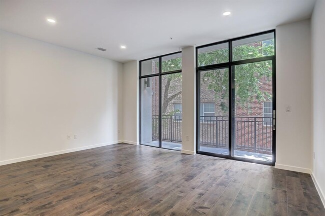Building Photo - 4820 Caroline St