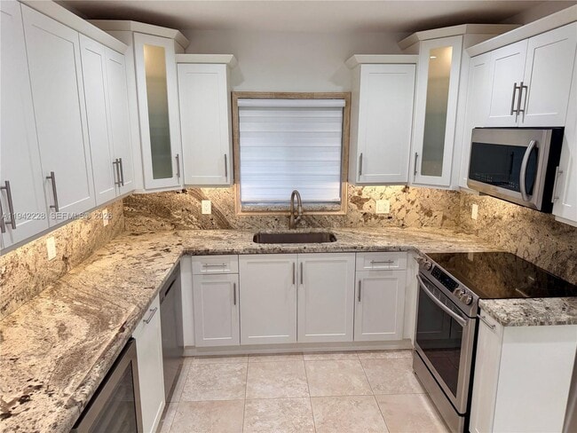 Building Photo - 814 Capri St