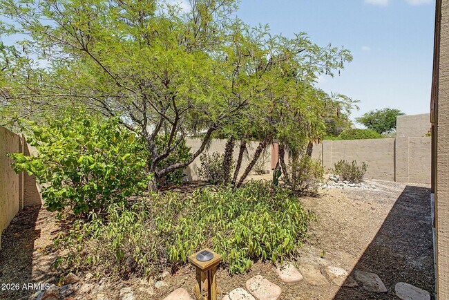 Building Photo - 11416 E Altadena Ave