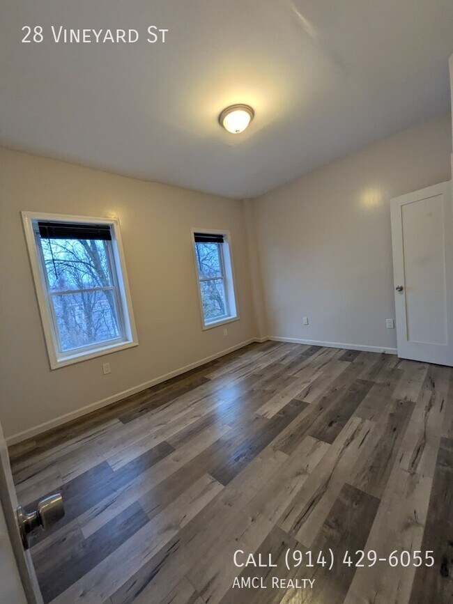 Building Photo - 28 Vineyard Ave