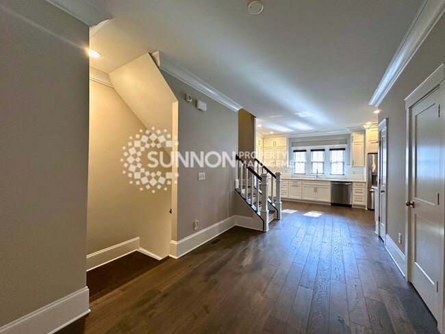 Building Photo - Modern 3-Story Townhome in the Heart of Plaza-Midwood - Walk to Everyt