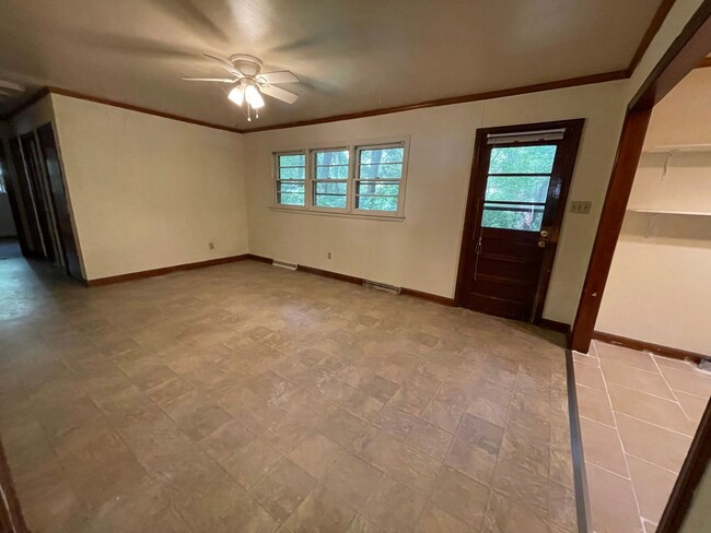 Building Photo - Spacious 3 bedroom home in wonderful Chape...