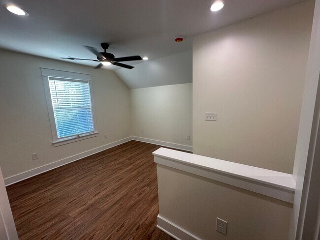 Building Photo - 2 Bed/2 Bath Long-Term Rental in Manteo!