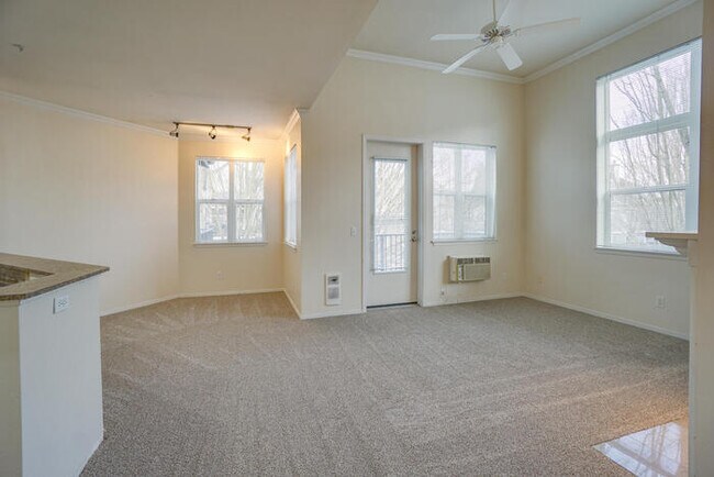 Building Photo - BEAUTIFUL CONDO ON THE COLUMBIA RIVER