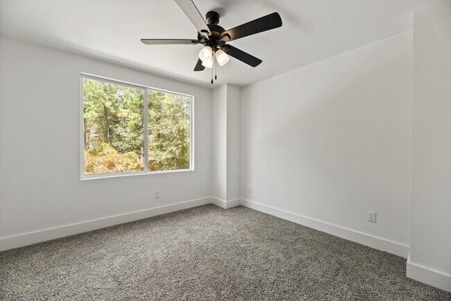 Building Photo - 17068 Lively Rd