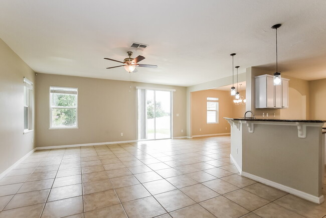 Building Photo - 123 Prairie Falcon Dr