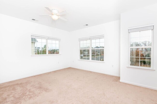 Building Photo - Spacious Condo in Spence Crossing