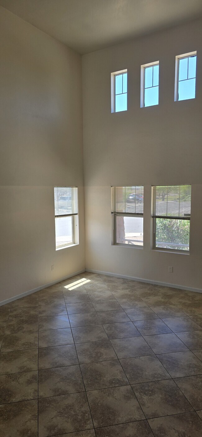 Building Photo - 2611 W Gypsum Ave