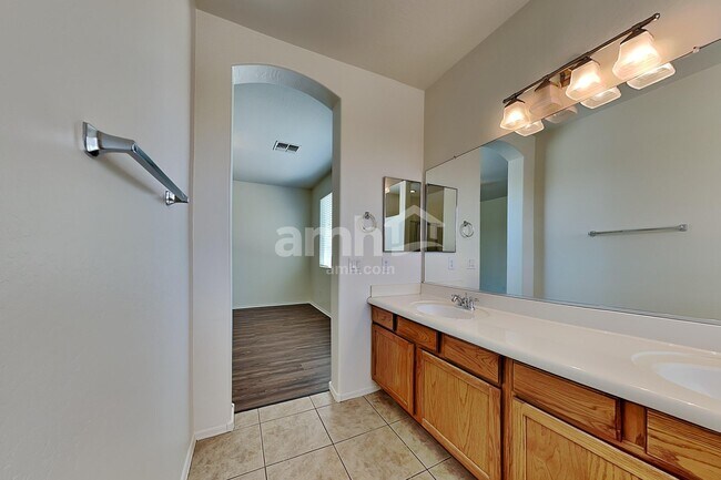 Building Photo - 7225 S 73rd Dr