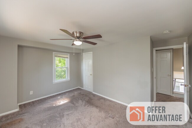 Building Photo - 376 E 215th St