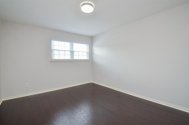 Building Photo - 1549 W Sam Houston Pkwy S