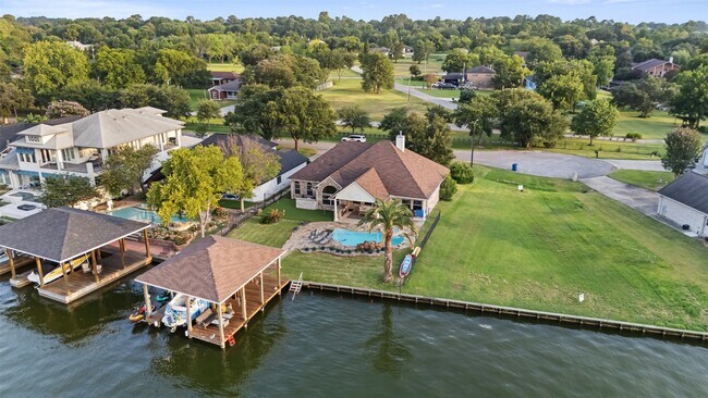 Building Photo - 14030 Shoreline Dr