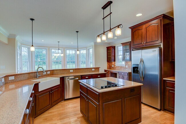 Building Photo - BEAUTIFUL HOME FOR RENT SOUTH CHESAPEAKE!