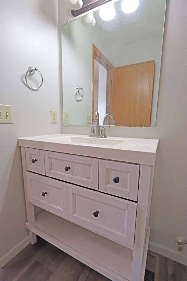 Building Photo - 1417 Wild Oats Dr