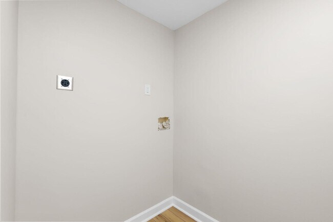 Building Photo - 2021 E Baltimore St