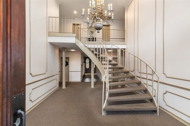 Building Photo - 2824 Briarhurst Dr