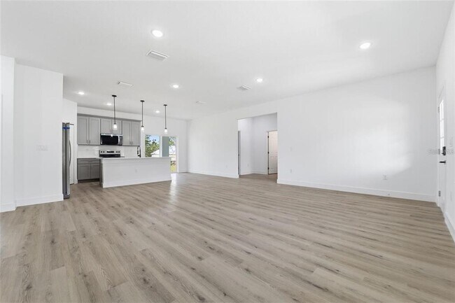 Building Photo - 2275 W Linden Dr