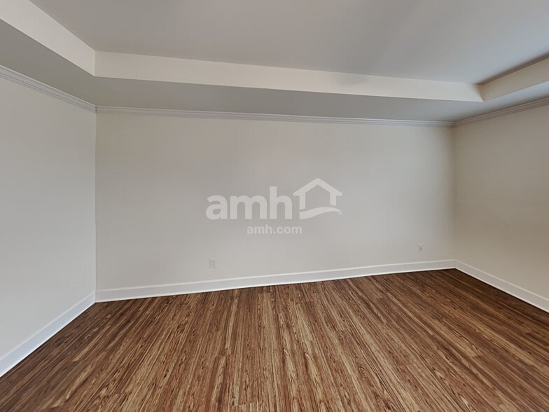 Building Photo - 4261 Longfellow Dr