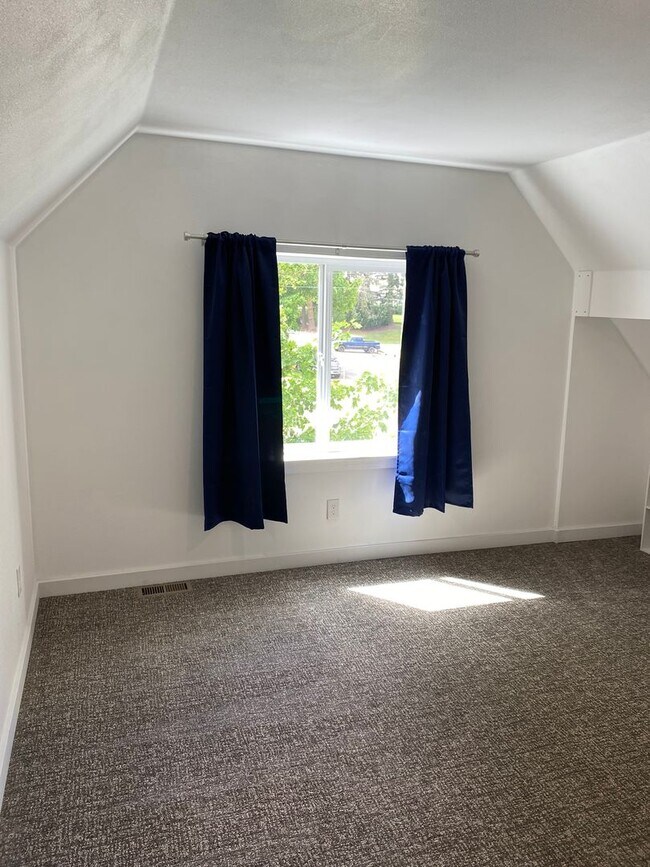 Building Photo - Newly Remodeled Single Family Home in Reardan, WA! Available Now!