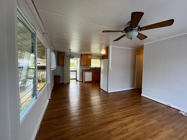 Building Photo - Wonderful Kaneohe 3 bedrooms, 1.5 bath House with Carport - Avail now!