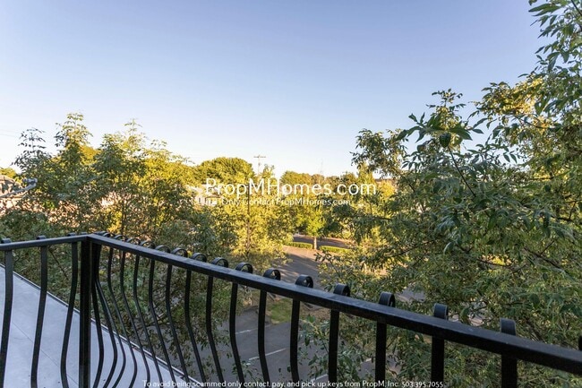 Building Photo - Beautiful Two Bedroom Townhouse In Humboldt - End Unit!