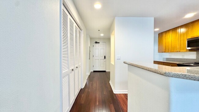 Building Photo - 520 Lunalilo Home Rd