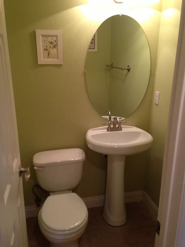 Building Photo - 1045 Peach Ave