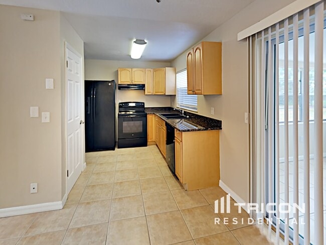Building Photo - 227 Lochmond Dr