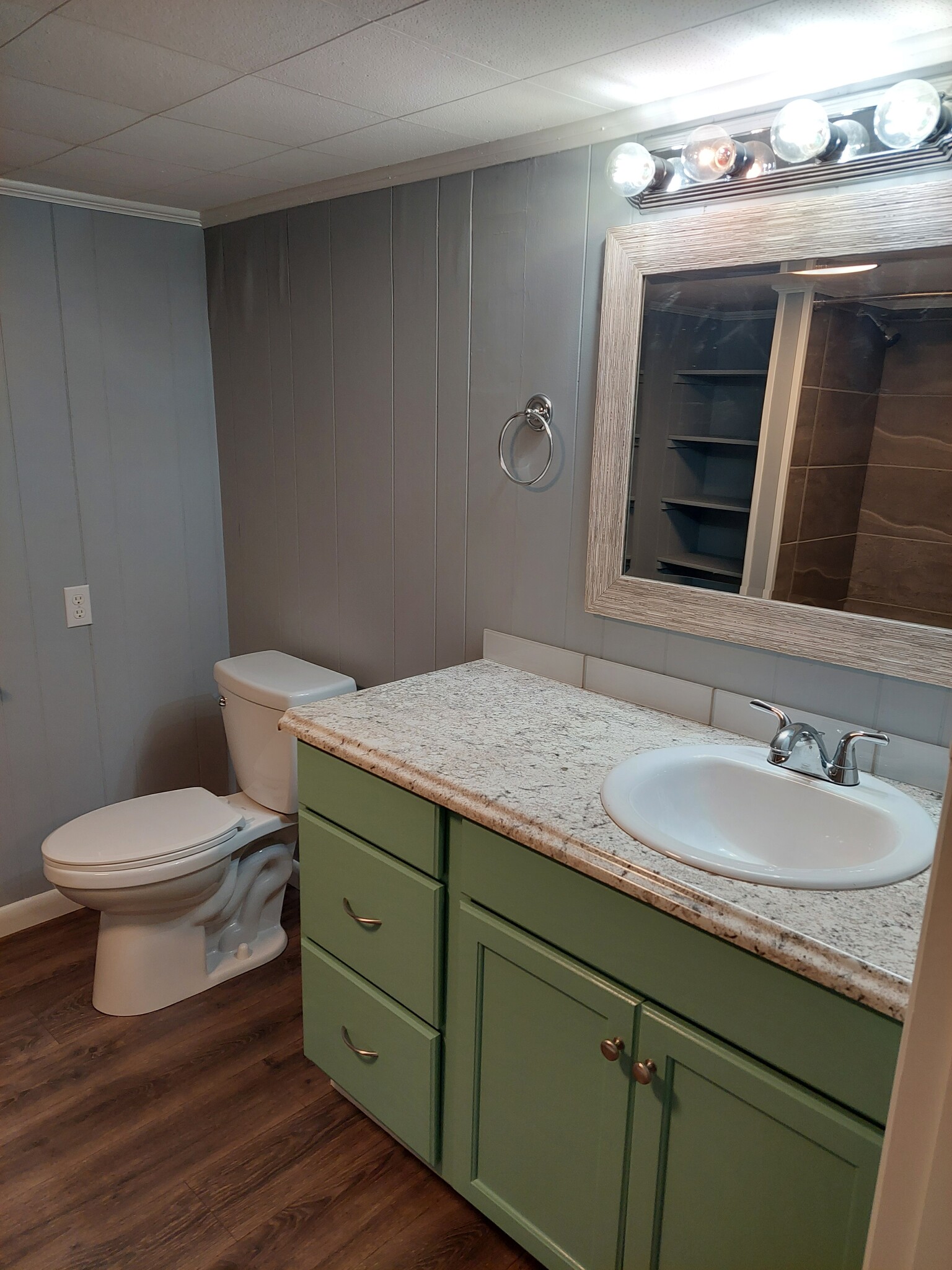 Master Bath - 143 Dandurand Rd