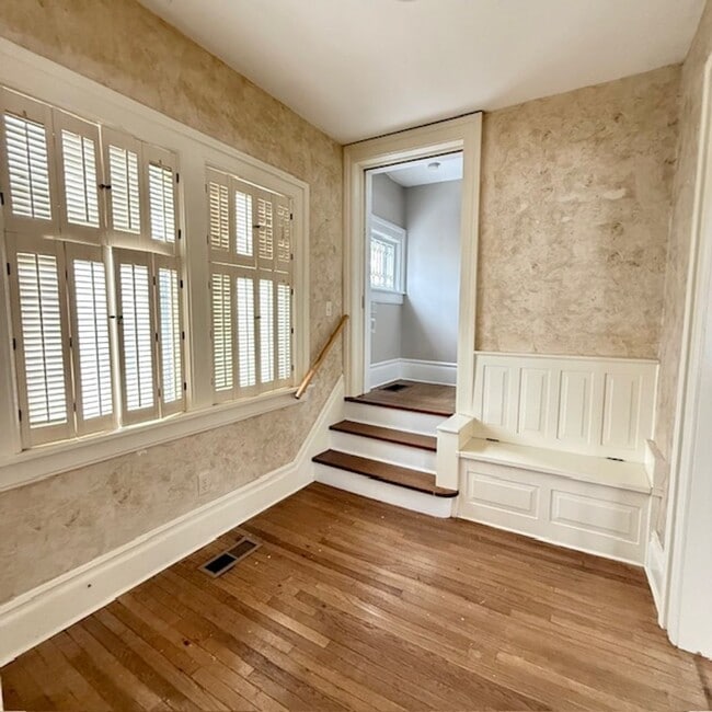 Building Photo - ASHLAND - Charming + Spacious 3 Bedroom, 1/2 Bath Home